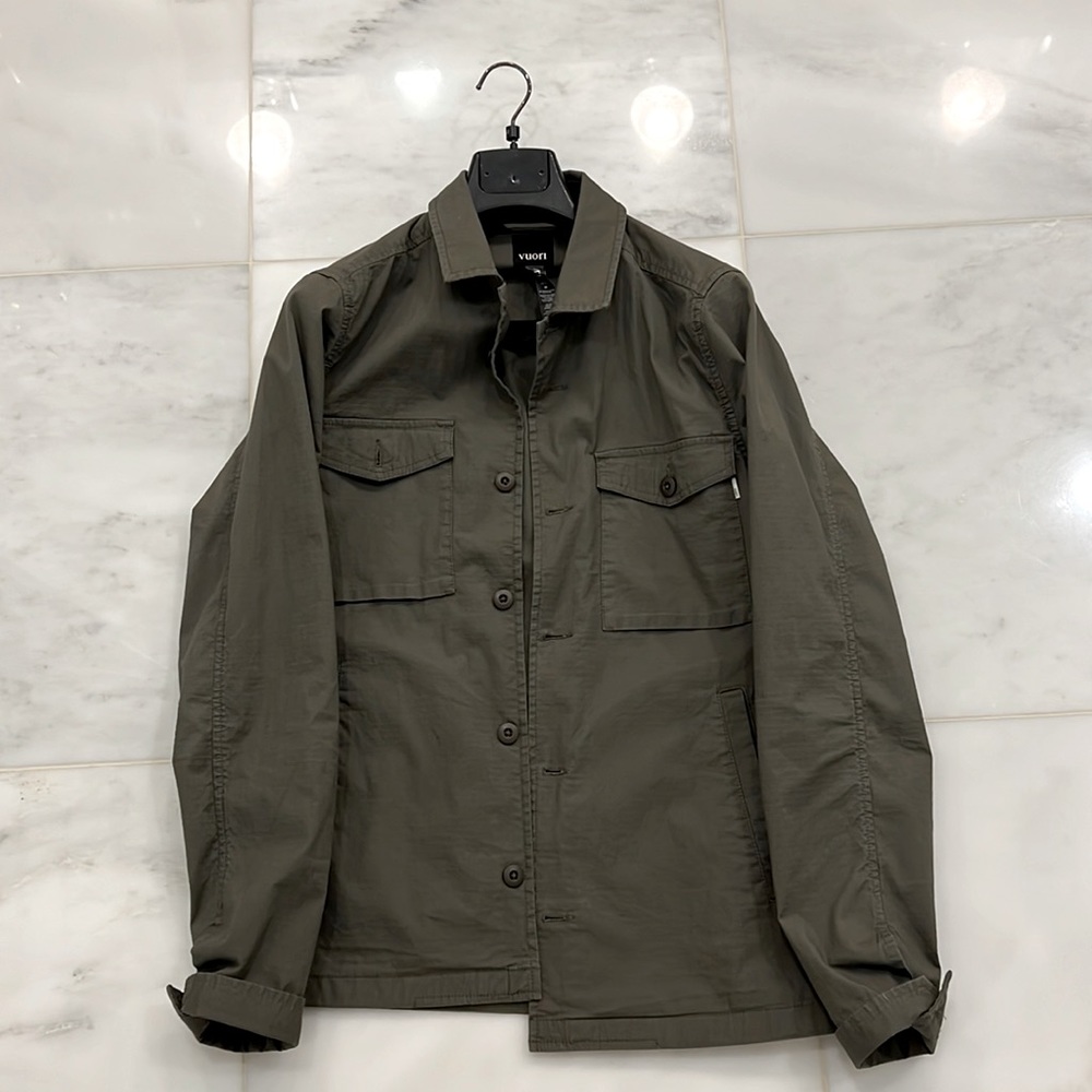 Vuori Ripstop jacket.  Worn ONLY once!